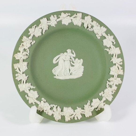 Set of 2 Wedgwood green Jasperware Trinket with Lid & plate - Picture 9 of 13